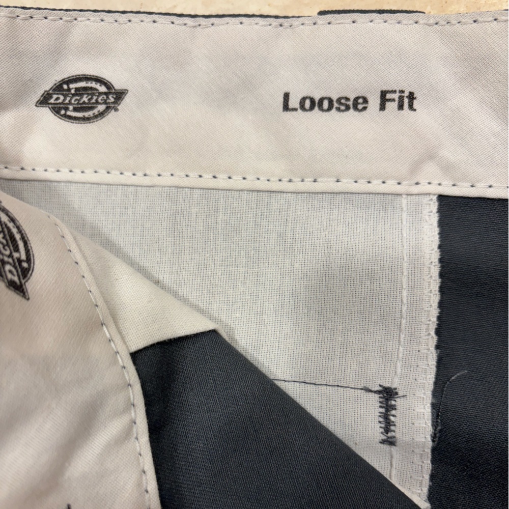 Dickie’s Grey Loose Fit Shorts - Picture 3 of 4